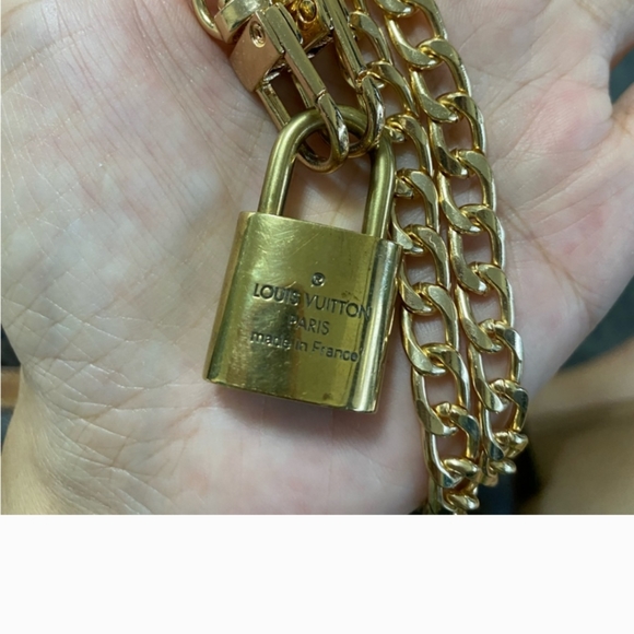 Louis vuitton lock with chain - Picture 5 of 7